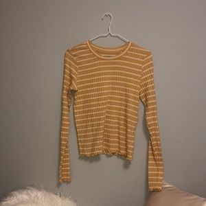 selling this new american egal top, haven’t worn!